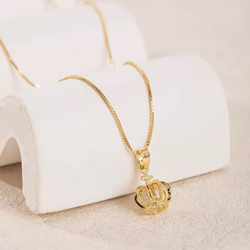 14K Gold Crown Pendant Necklace