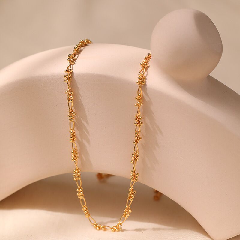 Elegant collarbone necklace