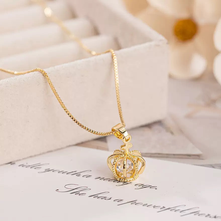 14K Gold Crown Pendant Necklace